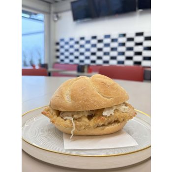 Rántott sertés húsos bécsi szendvics