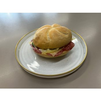 Szalámis bécsi szendvics