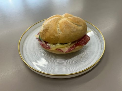 Szalámis bécsi szendvics